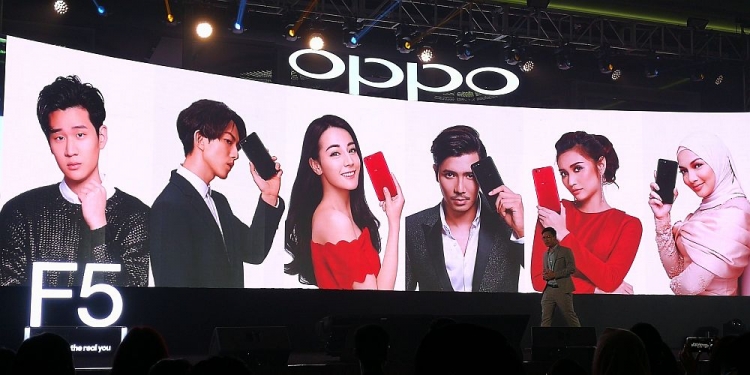 OPPO F5 Guna Jurusolek Pro Untuk Cantikkan Selfie Anda