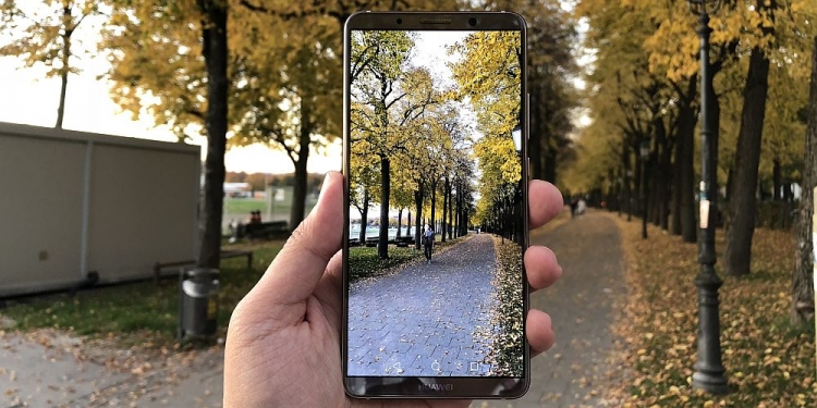 Huawei Berebut Tarikh Dengan Apple Untuk Jual Mate 10 Pro
