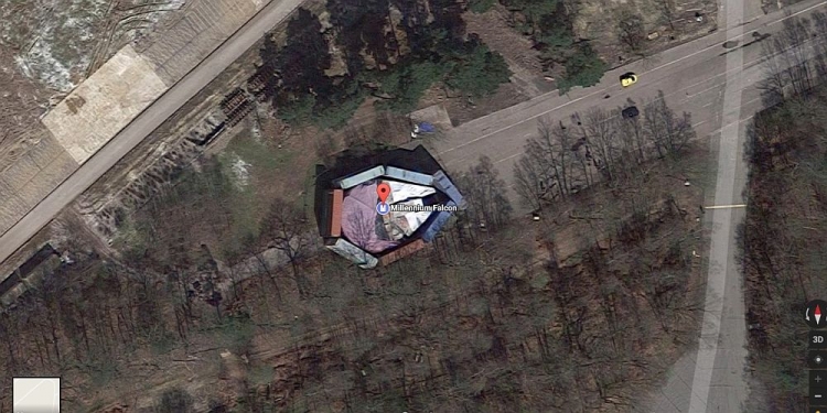 Millenium Falcon Ditemui Tersadai Tidak Bertuan