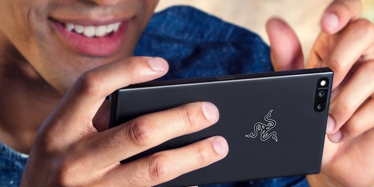 CEO Razer perjelas kenapa Razer Phone tiada jack headphone