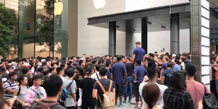 Singapura Gegak Gempita Kerana iPhone X