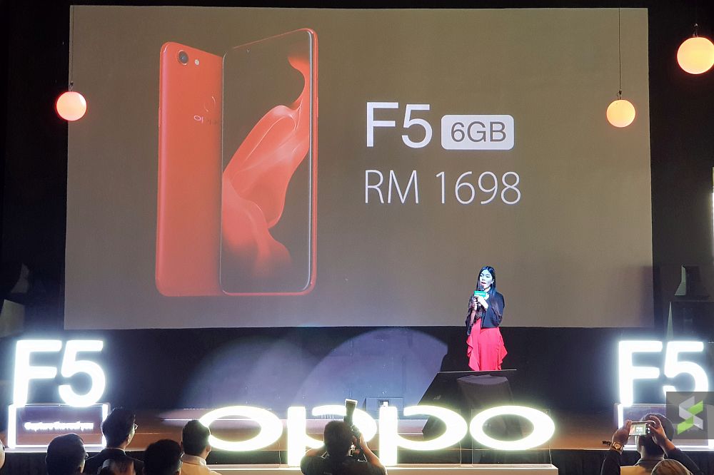 Neelofa serikan pelancaran OPPO F5 6GB Edisi Merah 