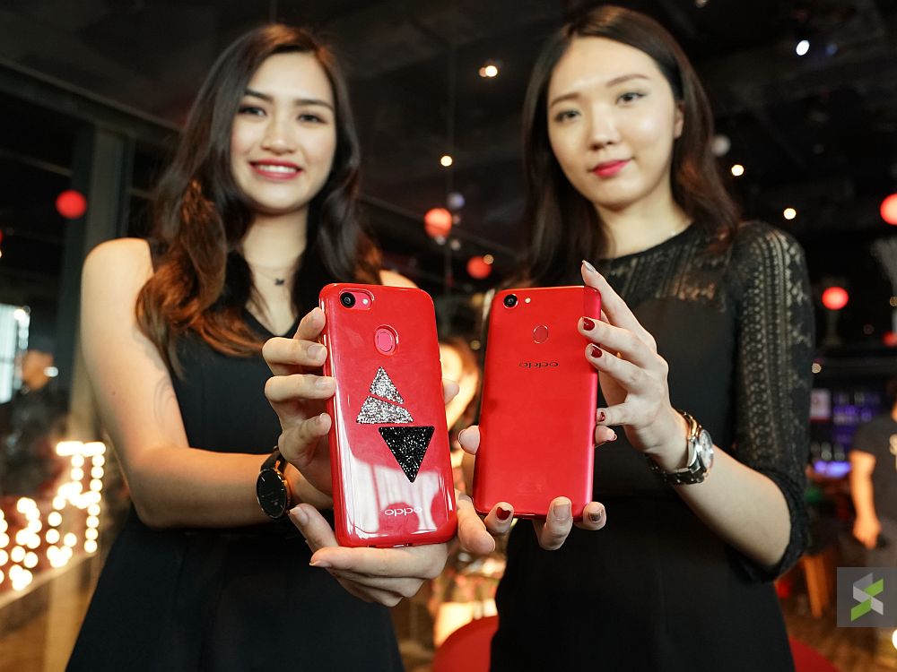 Neelofa serikan pelancaran OPPO F5 6GB Edisi Merah