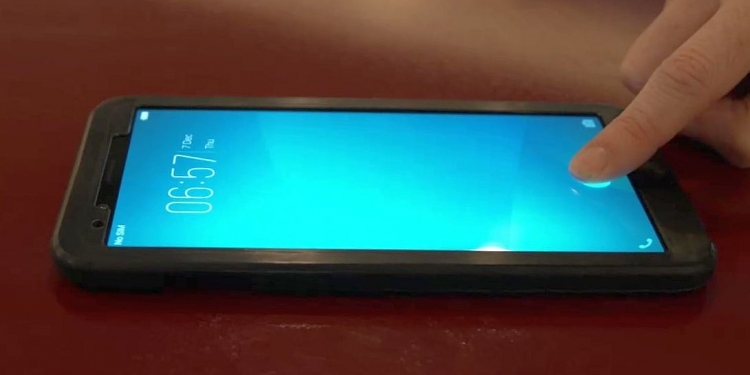 5 pengeluar sedia hasilkan peranti dengan pengimbas di dalam skrin