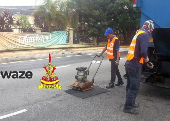 Gunakan Waze untuk tampal lubang jalan di Selangor