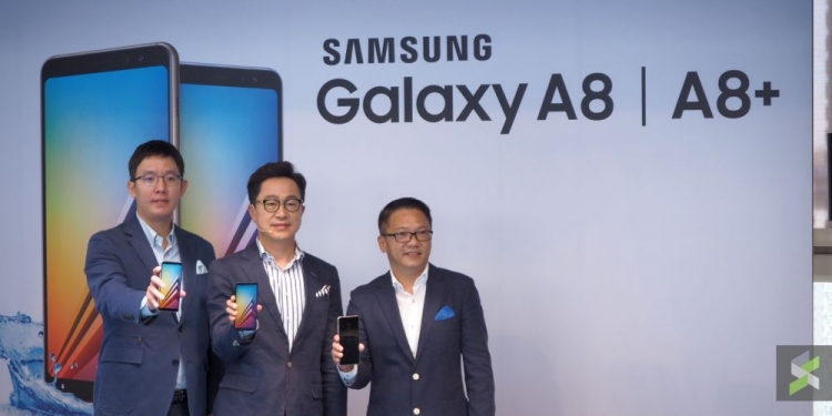 Swafoto Kolam Renang Bukan Masalah Buat Galaxy A8 (2018)