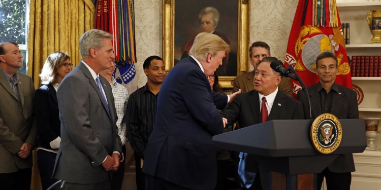 Donald Trump Rencat Hasrat Broadcom Rembat Qualcomm