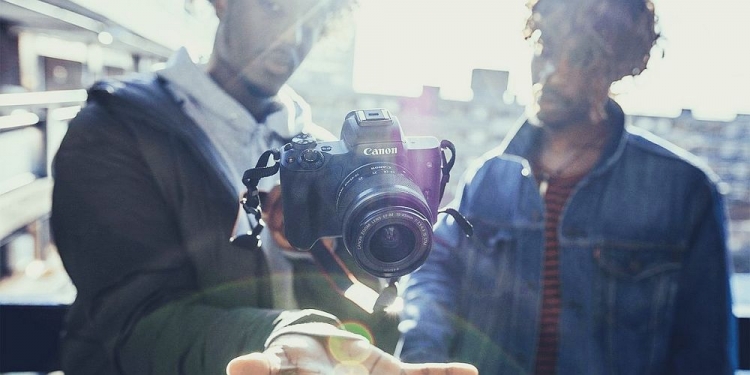 Tempahan Ahli Terbaru Kamera Mirrorless Canon, EOS M50, Kini Dibuka