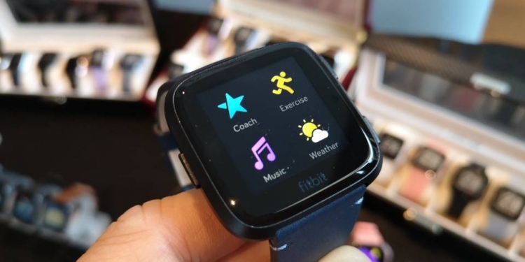 Fitbit Versa jam pintar lebih mampu milik