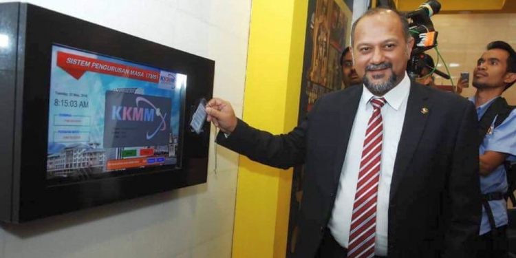 Menteri KKMM baharu mahu internet lebih pantas pada separuh harga