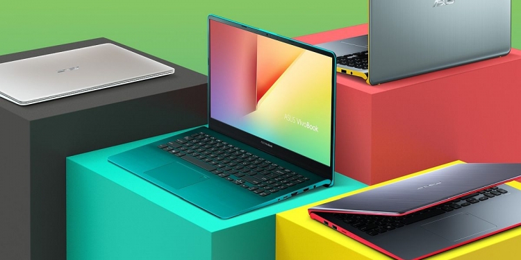 Laptop ASUS Vivobook S15 ada skrin besar tapi masih sangat ringan