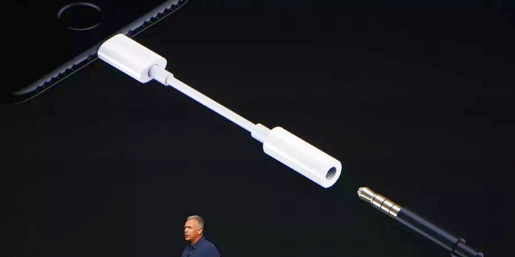 Selepas buang port 3.5mm, Apple mahu berhenti bagi Adaptor