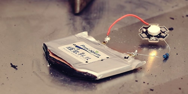 Masalah Telefon Meletup Tak Mungkin Berlaku Jika Bateri Ini Digunakan