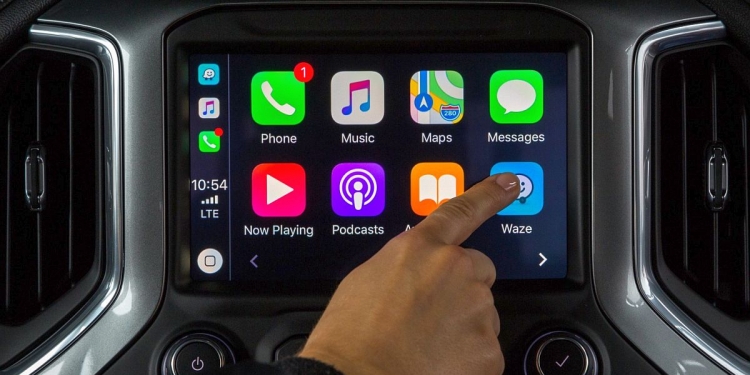 Pengguna Apple boleh memandu lebih selamat dengan Google Maps dan Waze di Carplay