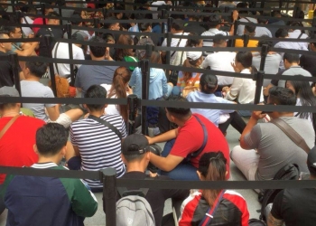Ini suasana hari pertama jualan iPhone XS di Singapura