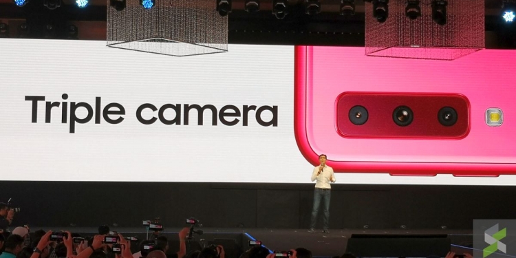 Lebih RM300 hadiah untuk tempahan awal tiga kamera Galaxy A7