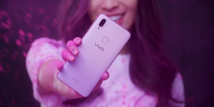 Rantai Swarovski percuma dalam edisi terhad vivo V11i Dewi Merah Jambu