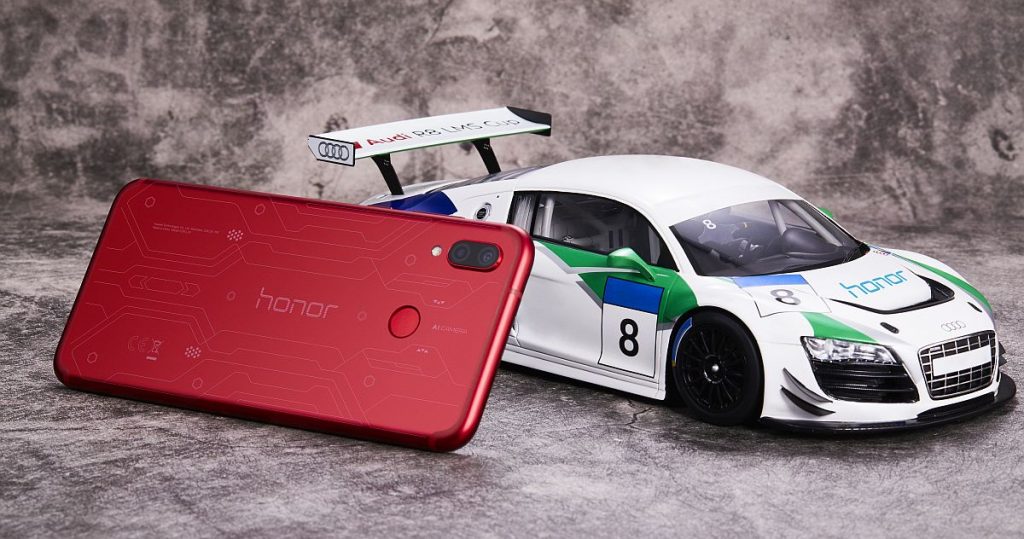 Menangi Edisi Terhad Honor Play Player Edition RED x AUDI 