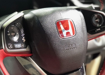 Digantung kerja hanya kerana komen di media sosial