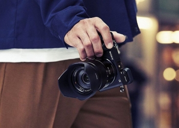 Sony α6400 Jadi Yang Pertama Dengan Skrin Boleh Kilas Dalam Keluarganya