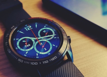 Penjejak Multisukan Honor Watch Magic Adalah Rakan Senaman Anda