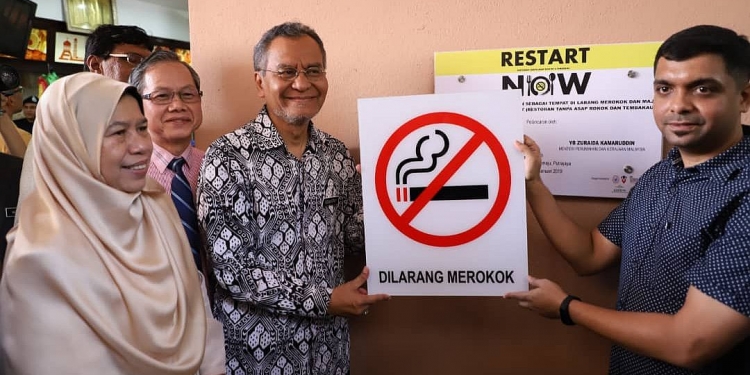 Nampak perokok di tempat makan? Laporkan terus pada KKM