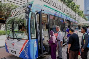 Bas perantara MRT tidak akan menerima wang tunai bermula ...