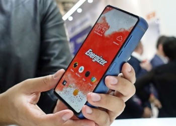 Bateri Dalam Telefon Ini Boleh Jump Start Kereta Anda