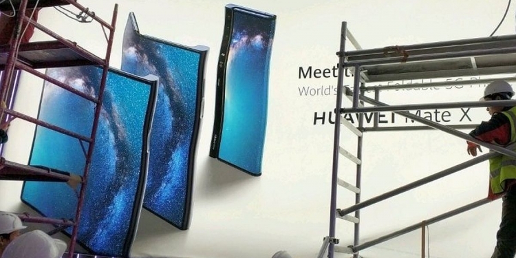 Rupa telefon boleh lipat Huawei berbeza dari Galaxy Fold