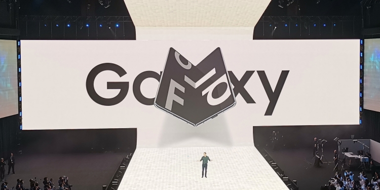 Galaxy Fold, peranti rahsia yang berjaya Samsung lipat ketat