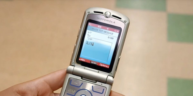 Telefon lipat Motorola Razr paling praktikal dan rendah kos