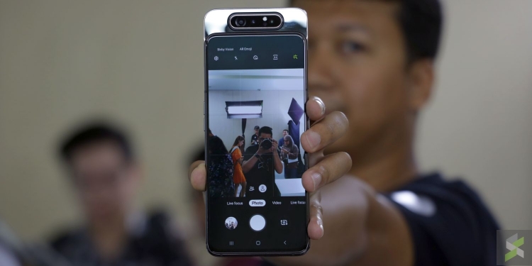 Blackpink hangatkan pelancaran Galaxy A80 dengan skrin gelungsur dan kamera berputar