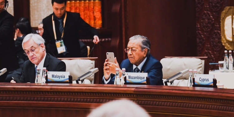 Kenapa Tun Dr Mahathir guna iPhone?