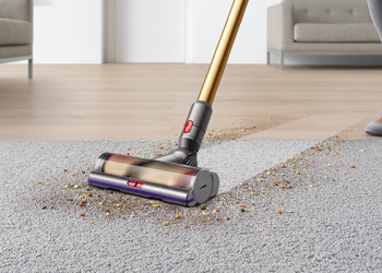 Pembersih vakum ini miliki paparan LCD sebab ianya terlalu canggih