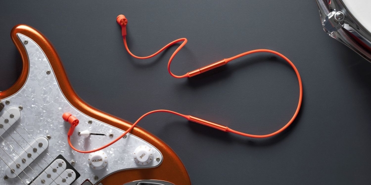 Huawei FreeLace mudah dipadan dan tahan lama sehingga 18 jam