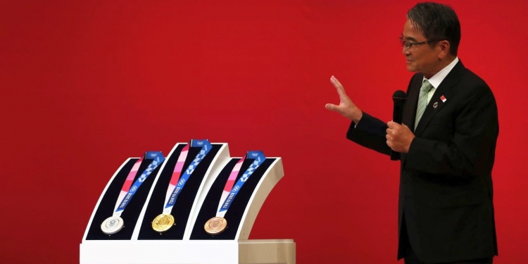 Pingat Olimpik Tokyo 2020 dibuat daripada telefon pintar terpakai