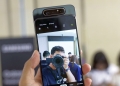 Cara kamera Galaxy A80 berputar dari belakang ke depan sangat unik