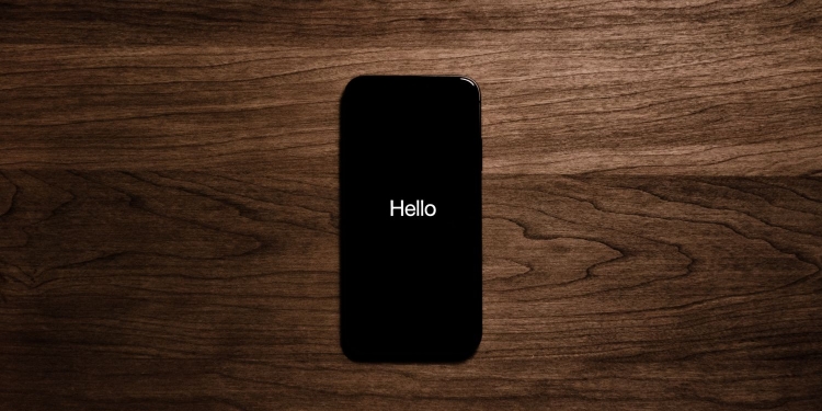 Apple dan Google tangguh program merakam suara pengguna di peranti