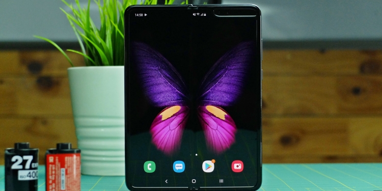 Hands-on Galaxy Fold: Telefon Boleh Lipat Terbaik, Setakat Ini