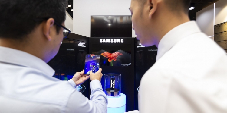 Samsung Galaxy Fold berharga RM8,388 habis ditempah dalam tempoh 24 jam