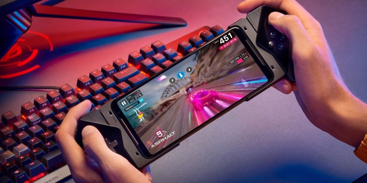 Tempahan awal ROG Phone II datang dengan Kunai percuma dan baucer bernilai RM200