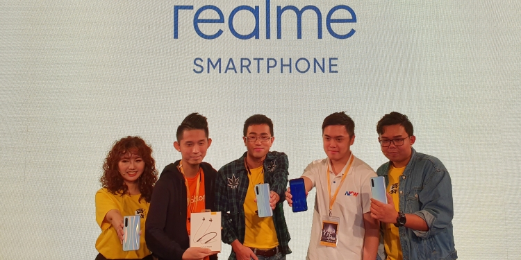 Realme XT mencabar Mi 9T dengan kamera 64MP dan pengecas VOOC 3.0
