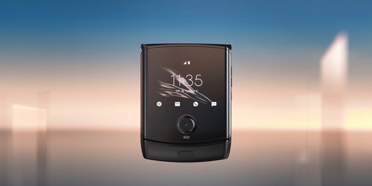 Legenda Telefon Boleh Lipat RAZR Kembali Dengan Perisa Android