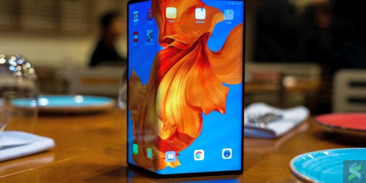 Telefon boleh lipat Huawei Mate X akan dijual dengan harga terlampau mahal
