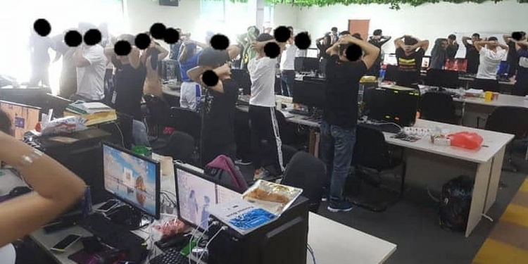 Jabatan Imigresen Malaysia serbu sindiket penipuan panggilan online terbesar