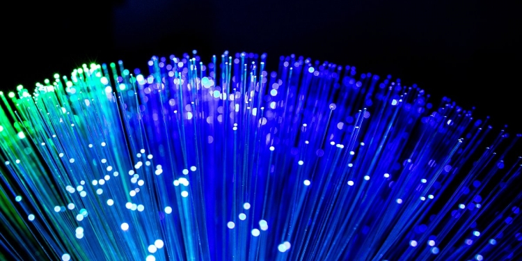 Ini sebabnya mengapa fiber optik adalah jalan termaju