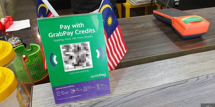 Bolehkah kita menjalani hidup seharian tanpa wang tunai?