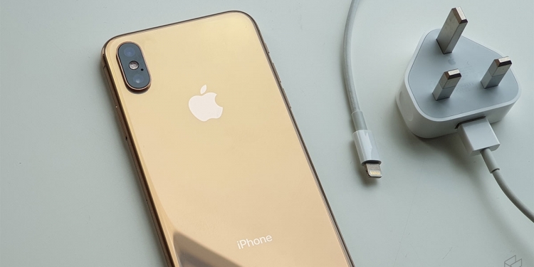 Menukar Lightning ke USB-C adalah membazir dan membuat pengguna marah