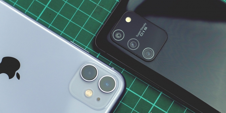 Perbandingan Kamera: Samsung Galaxy S10 Lite vs. iPhone 11