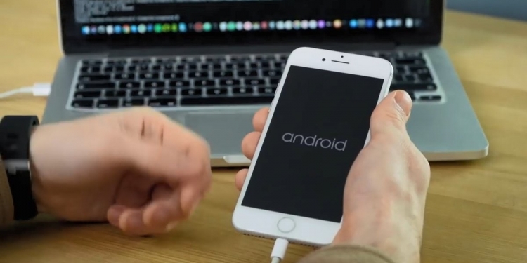 Hack Ini Bolehkan Anda Pasang Android Pada iPhone